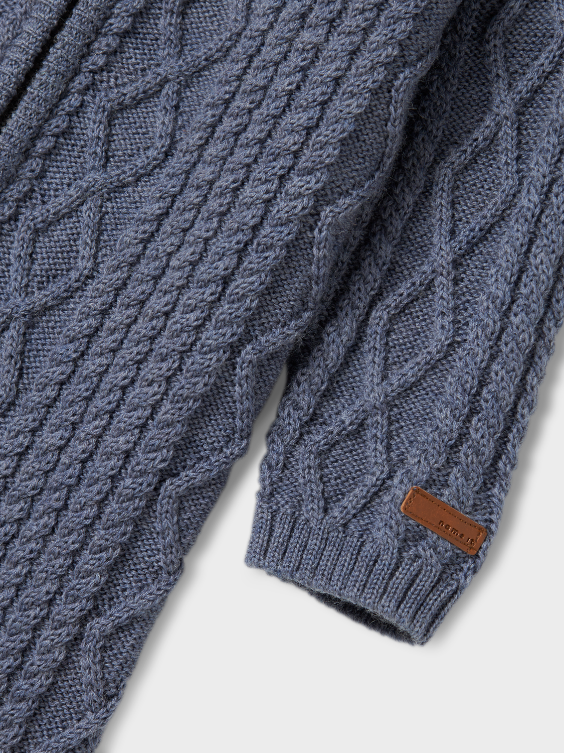 model_shot-front_full